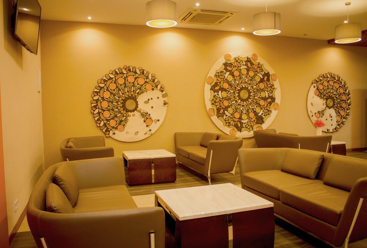 تاوماسينا The Streamliner Hotel Apartment المظهر الخارجي الصورة