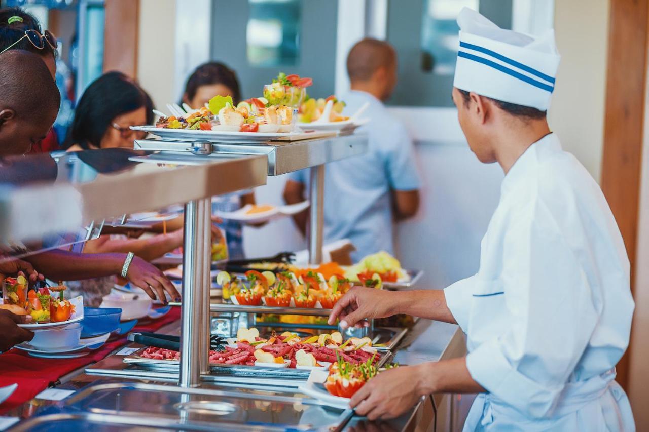 تاوماسينا The Streamliner Hotel Apartment المظهر الخارجي الصورة